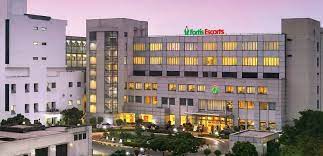 معهد فورتيس إسكورتس للقلب في دلهي، من افضل مستشفيات الهند للقلب، يشتهر بعلاج جميع امراض القلب بالاضافى إلى امراض المسالك البولية، العظام، العمود الفقري، السرطان