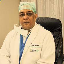 الدكتور سانجاي، افضل استشاري اذن، انف وحنجرة في دلهي، الهند أكثر من 30 عامًا في الممارسة والجراحة في طب الأنف والأذن والحنجرة و 20 عامًا من الخبرة في التدريس