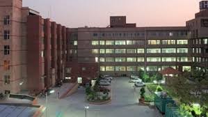يقوم مستشفى مترو في نيودلهي، من افضل مستشفيات الهند بعلاج القلب، العمود الفقري، العظام، السرطان، زراعة النخاع العظمي، سرطان، الاسنان، المسالك، المخ والاعصاب